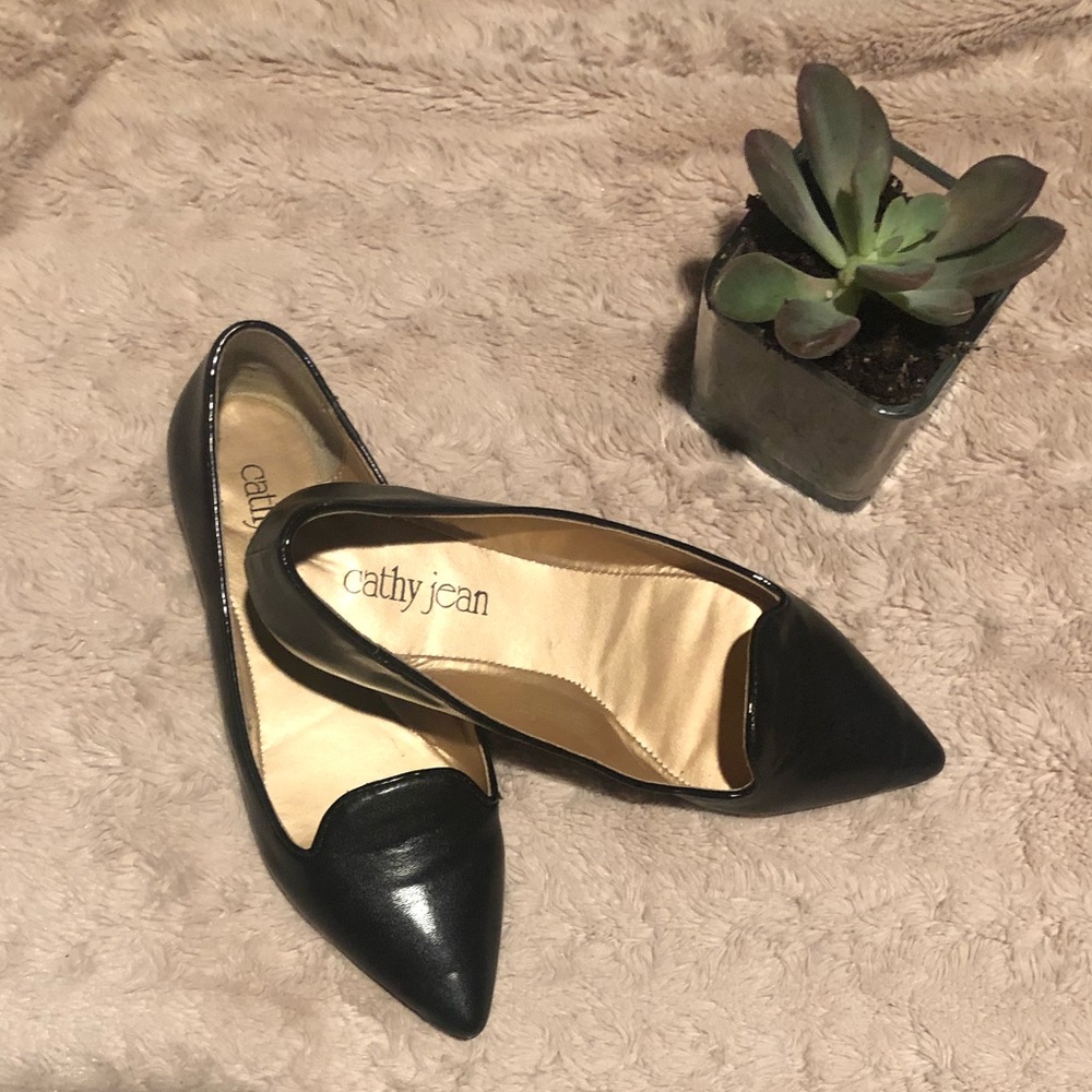 Cathy Jean Black pointy flats Size 7 💕